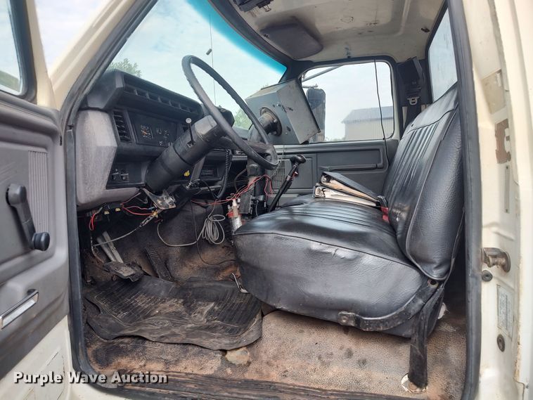 image for item JR9448 1998 Ford F800  oil distributor truck