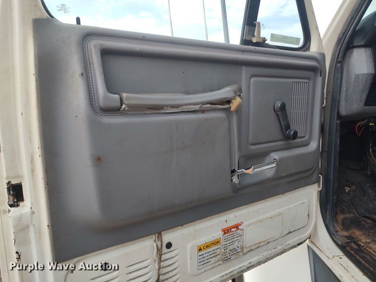 image for item JR9448 1998 Ford F800  oil distributor truck