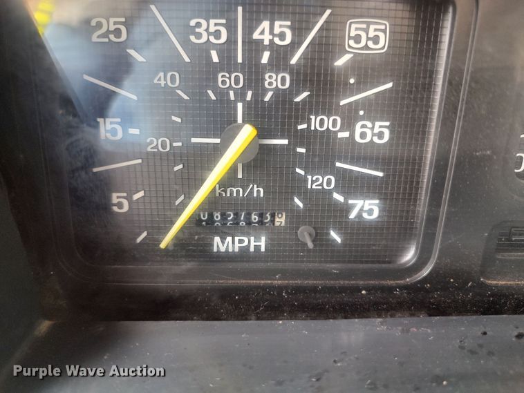 image for item JR9448 1998 Ford F800  oil distributor truck