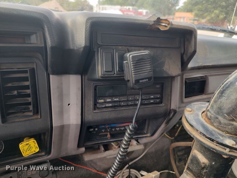 image for item JR9448 1998 Ford F800  oil distributor truck