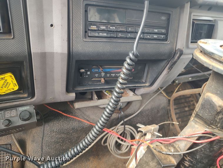 image for item JR9448 1998 Ford F800  oil distributor truck