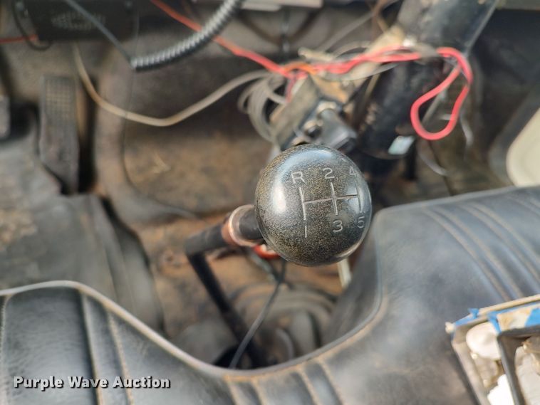 image for item JR9448 1998 Ford F800  oil distributor truck