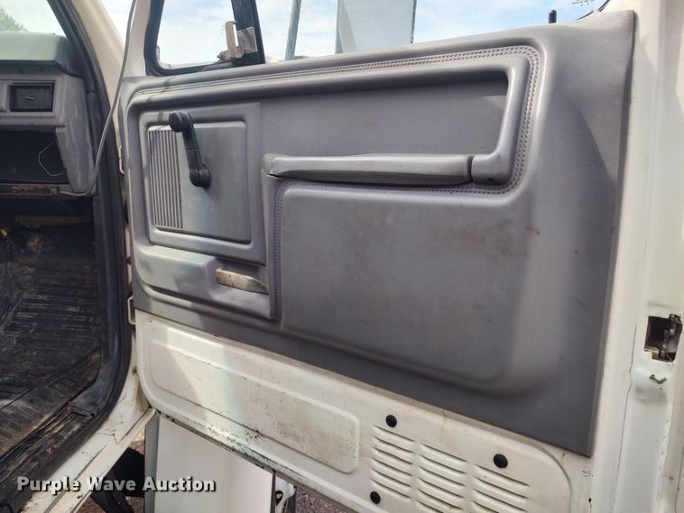 image for item JR9448 1998 Ford F800  oil distributor truck