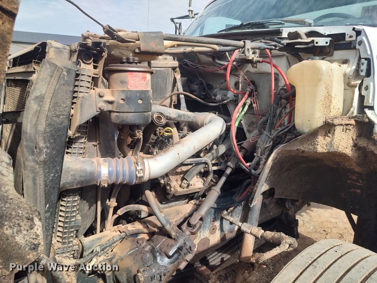 image for item JR9448 1998 Ford F800  oil distributor truck