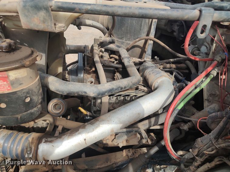 image for item JR9448 1998 Ford F800  oil distributor truck