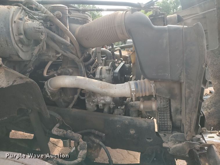 image for item JR9448 1998 Ford F800  oil distributor truck