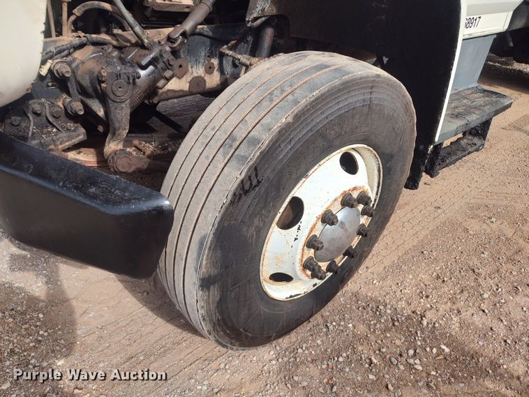 image for item JR9448 1998 Ford F800  oil distributor truck