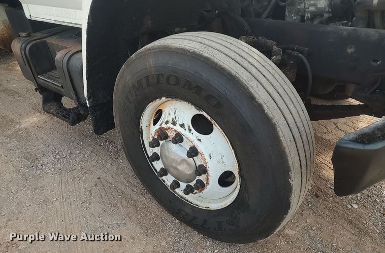 image for item JR9448 1998 Ford F800  oil distributor truck