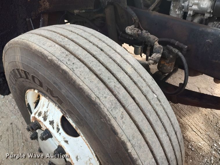 image for item JR9448 1998 Ford F800  oil distributor truck