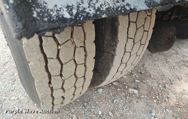 image for item JR9448 1998 Ford F800  oil distributor truck