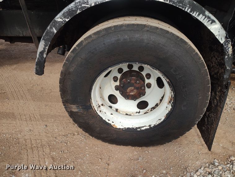 image for item JR9448 1998 Ford F800  oil distributor truck