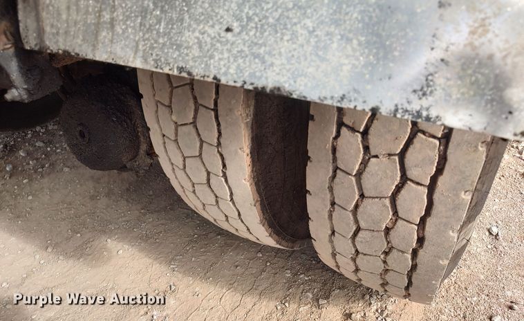 image for item JR9448 1998 Ford F800  oil distributor truck