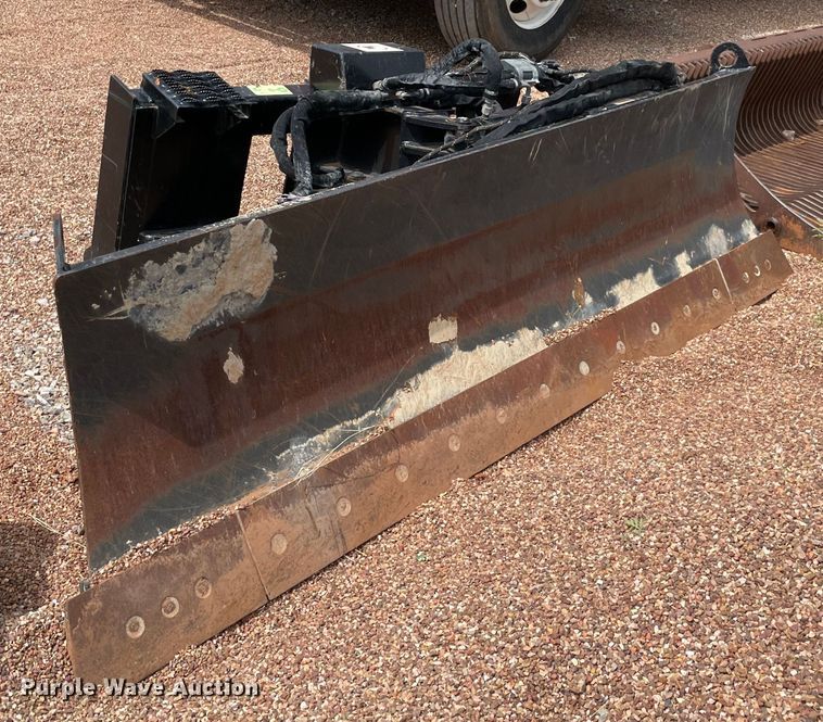 image for item JR9454 2018 Caterpillar 424-0451  skid steer dozer blade