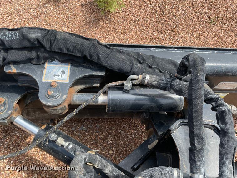 image for item JR9454 2018 Caterpillar 424-0451  skid steer dozer blade
