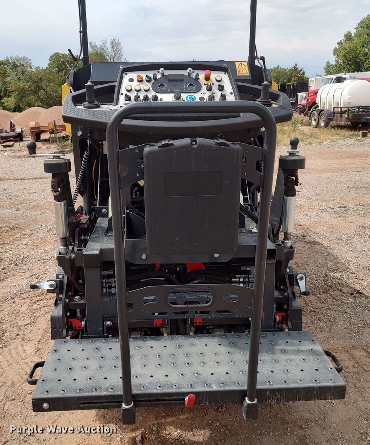 image for item JR9460 2019 Bomag BF200 C-2  paver