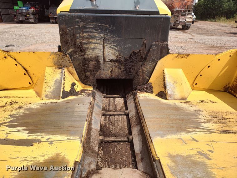 image for item JR9460 2019 Bomag BF200 C-2  paver