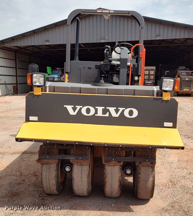image for item JR9461 2019 Volvo PT125C  pneumatic roller