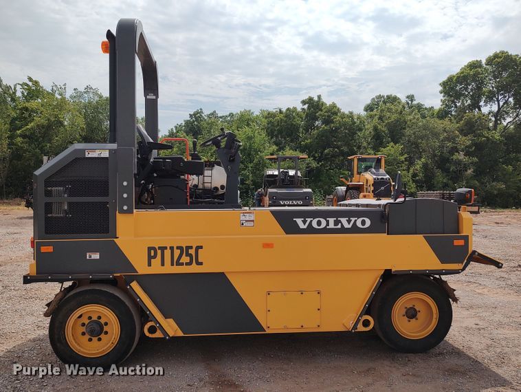 image for item JR9461 2019 Volvo PT125C  pneumatic roller