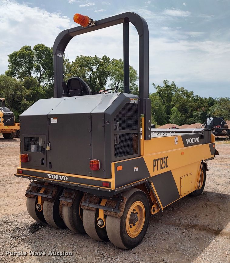 image for item JR9461 2019 Volvo PT125C  pneumatic roller