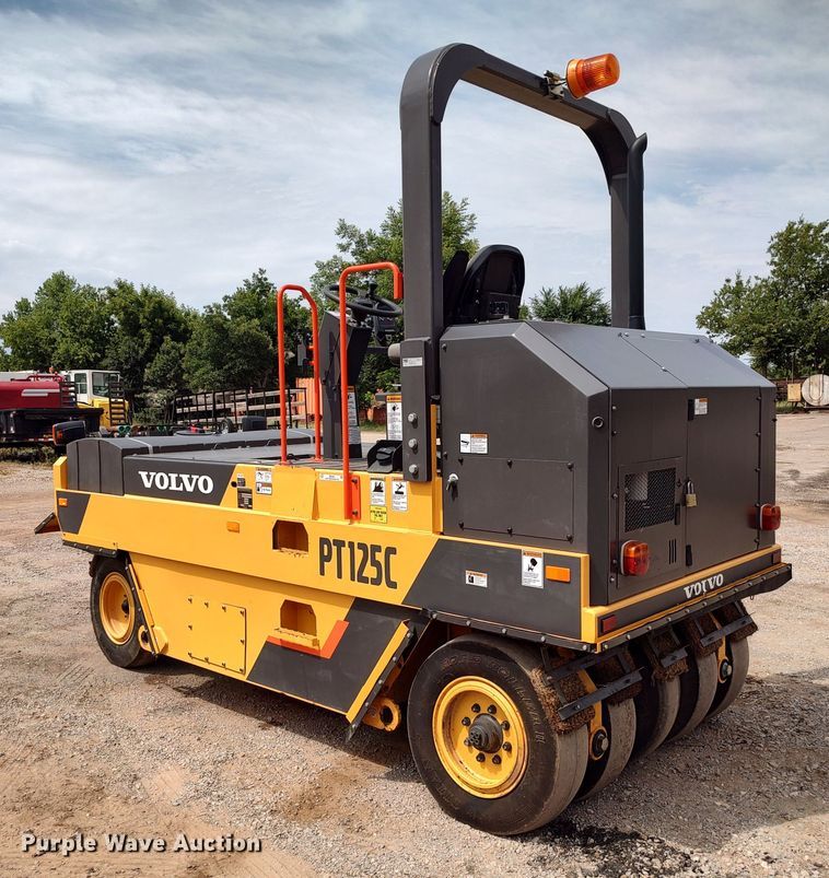 image for item JR9461 2019 Volvo PT125C  pneumatic roller