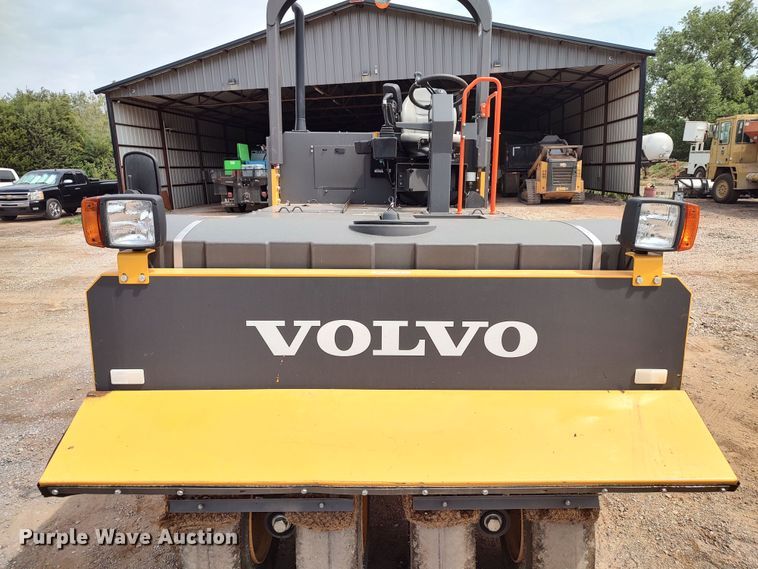 image for item JR9461 2019 Volvo PT125C  pneumatic roller