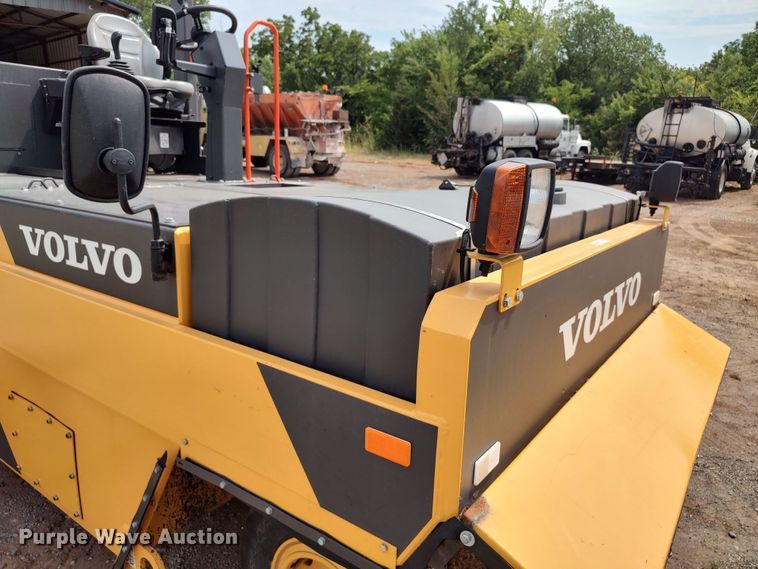 image for item JR9461 2019 Volvo PT125C  pneumatic roller