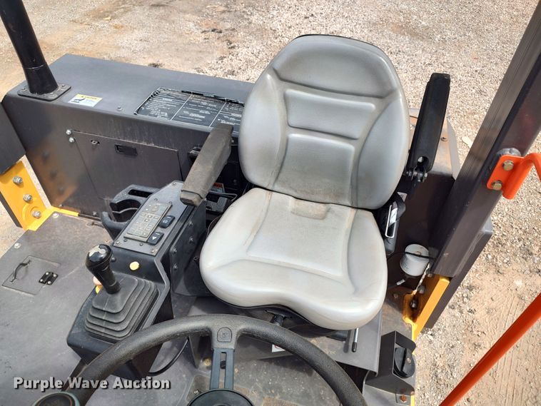 image for item JR9461 2019 Volvo PT125C  pneumatic roller