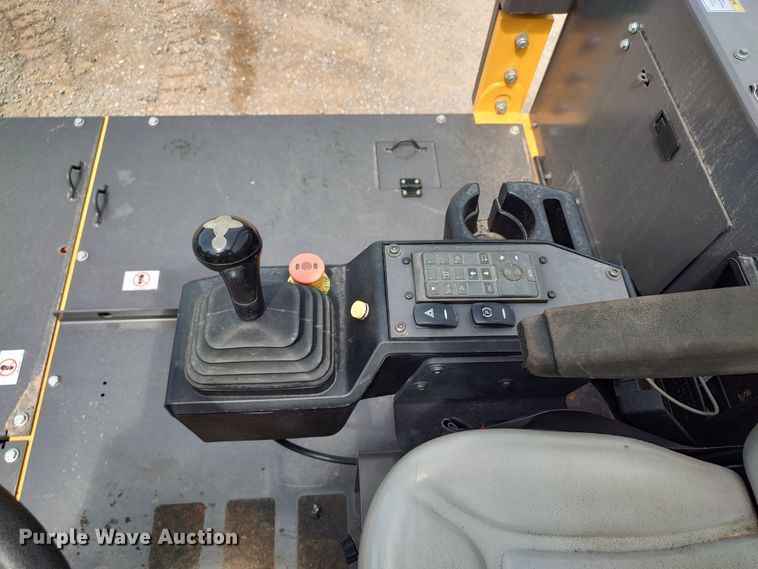 image for item JR9461 2019 Volvo PT125C  pneumatic roller