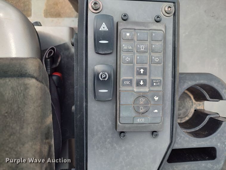 image for item JR9461 2019 Volvo PT125C  pneumatic roller