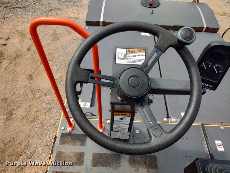 image for item JR9461 2019 Volvo PT125C  pneumatic roller