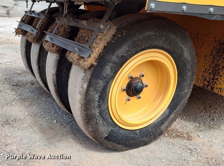 image for item JR9461 2019 Volvo PT125C  pneumatic roller