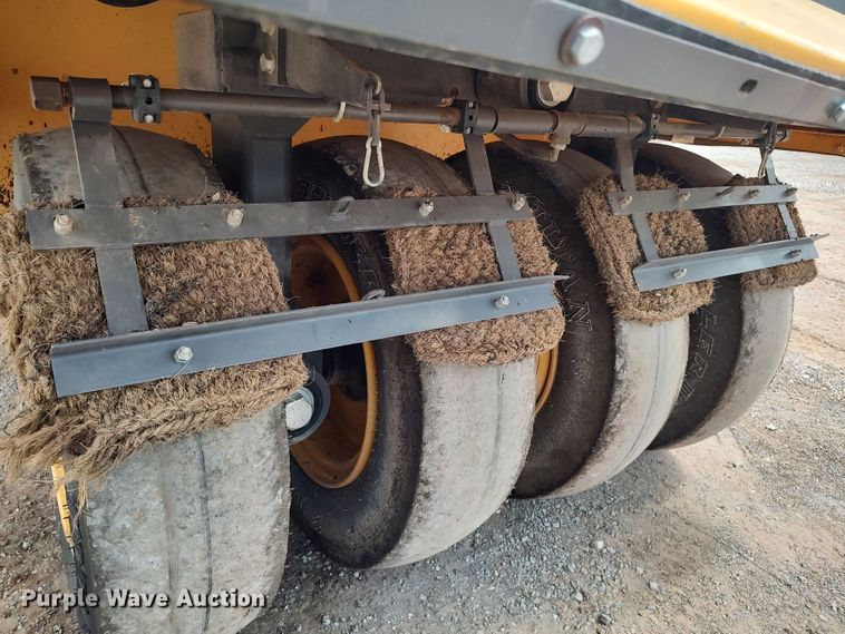 image for item JR9461 2019 Volvo PT125C  pneumatic roller