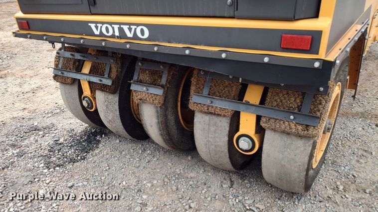 image for item JR9461 2019 Volvo PT125C  pneumatic roller