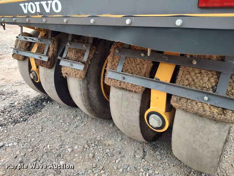 image for item JR9461 2019 Volvo PT125C  pneumatic roller