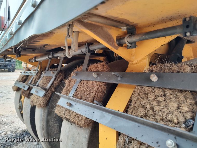 image for item JR9461 2019 Volvo PT125C  pneumatic roller