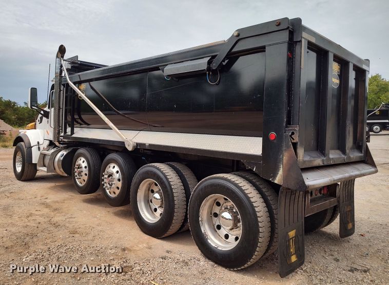 image for item JR9462 2021 Peterbilt 567  dump truck