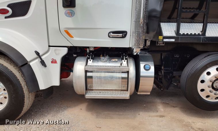 image for item JR9462 2021 Peterbilt 567  dump truck