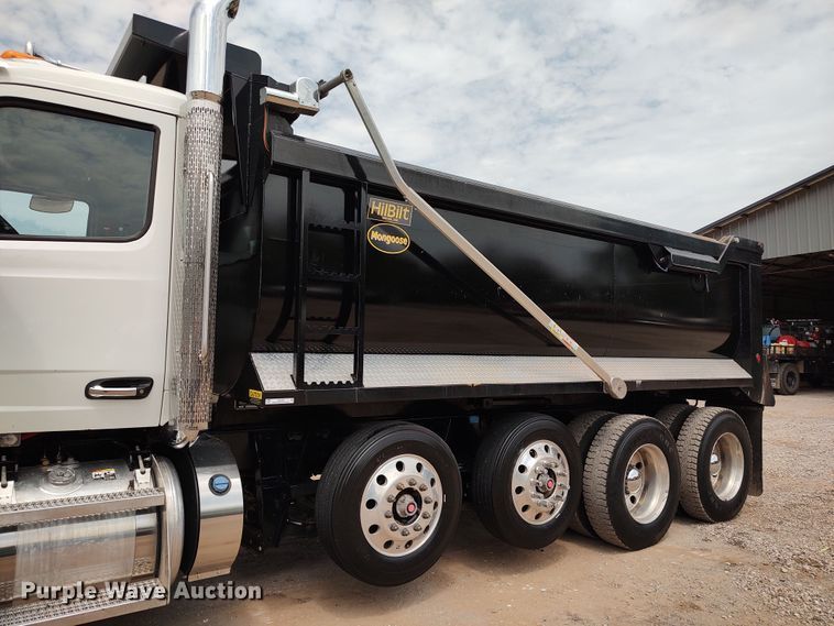 image for item JR9462 2021 Peterbilt 567  dump truck