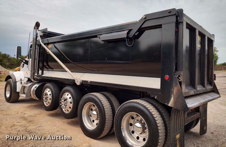 image for item JR9462 2021 Peterbilt 567  dump truck