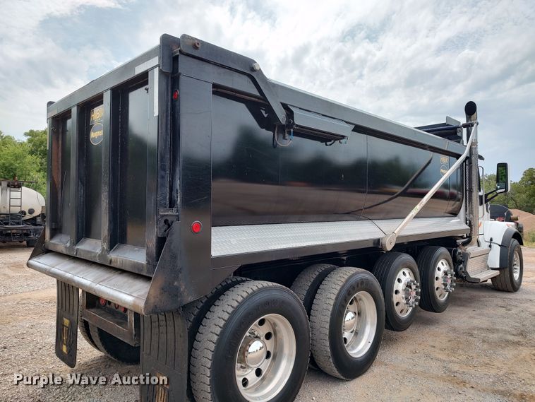 image for item JR9462 2021 Peterbilt 567  dump truck