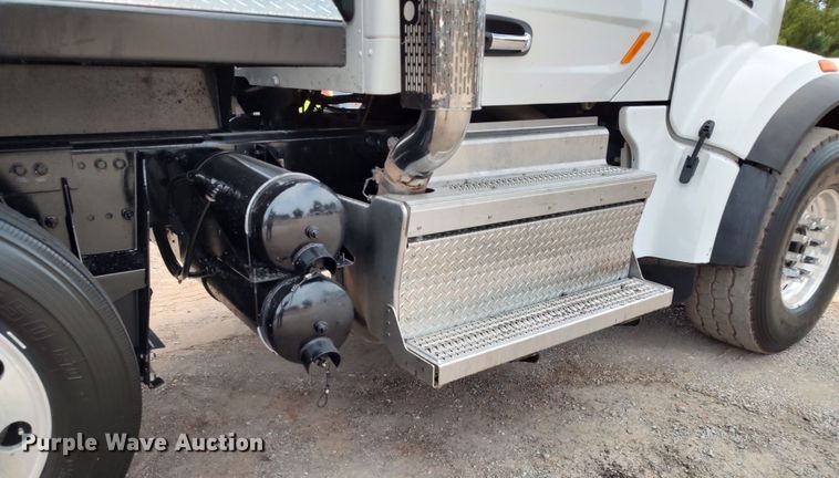 image for item JR9462 2021 Peterbilt 567  dump truck