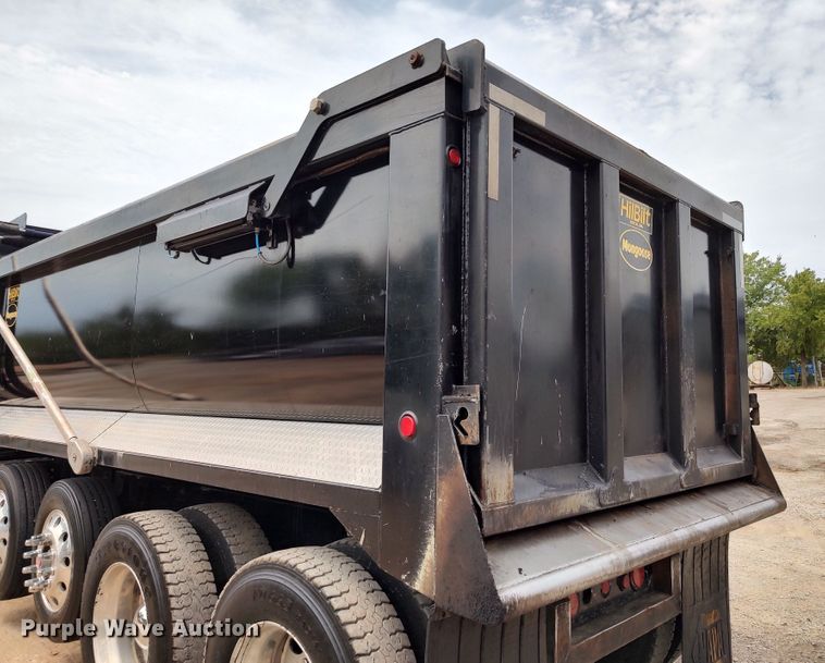 image for item JR9462 2021 Peterbilt 567  dump truck