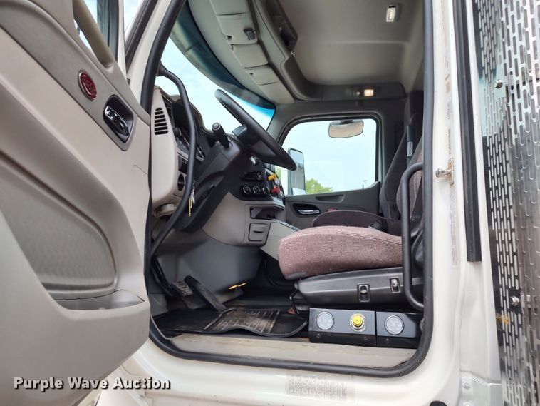 image for item JR9462 2021 Peterbilt 567  dump truck