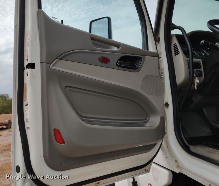 image for item JR9462 2021 Peterbilt 567  dump truck