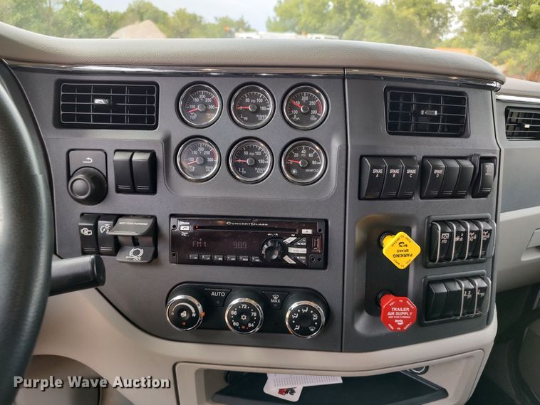 image for item JR9462 2021 Peterbilt 567  dump truck