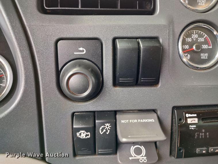 image for item JR9462 2021 Peterbilt 567  dump truck