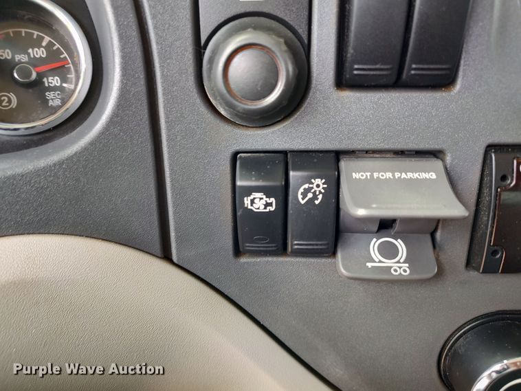 image for item JR9462 2021 Peterbilt 567  dump truck