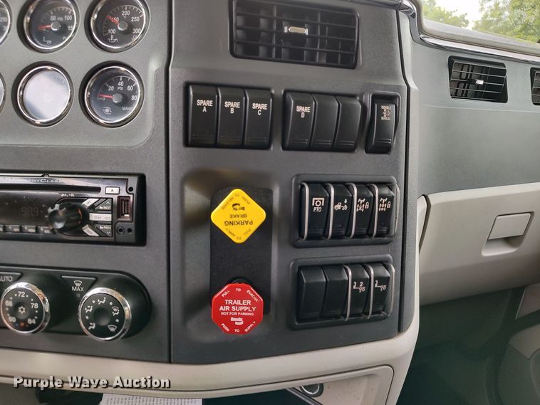 image for item JR9462 2021 Peterbilt 567  dump truck