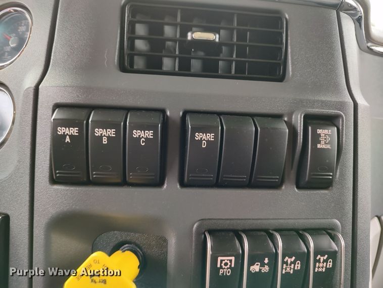 image for item JR9462 2021 Peterbilt 567  dump truck