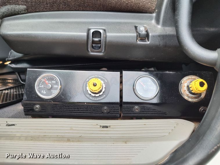 image for item JR9462 2021 Peterbilt 567  dump truck